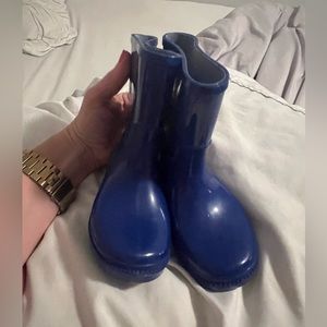 Blue rain boots size 5